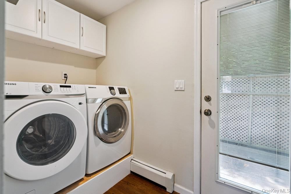 Interior, Washer, Wood Texture Flooring