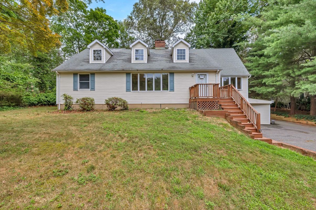Backyard, Exterior, Facade, Cape Cod