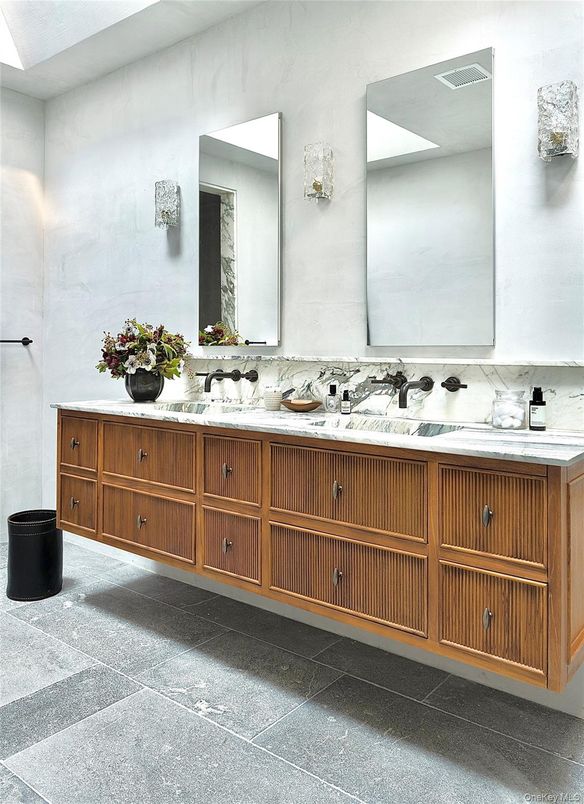 Bathroom, Dual Sink Vanities, Interior