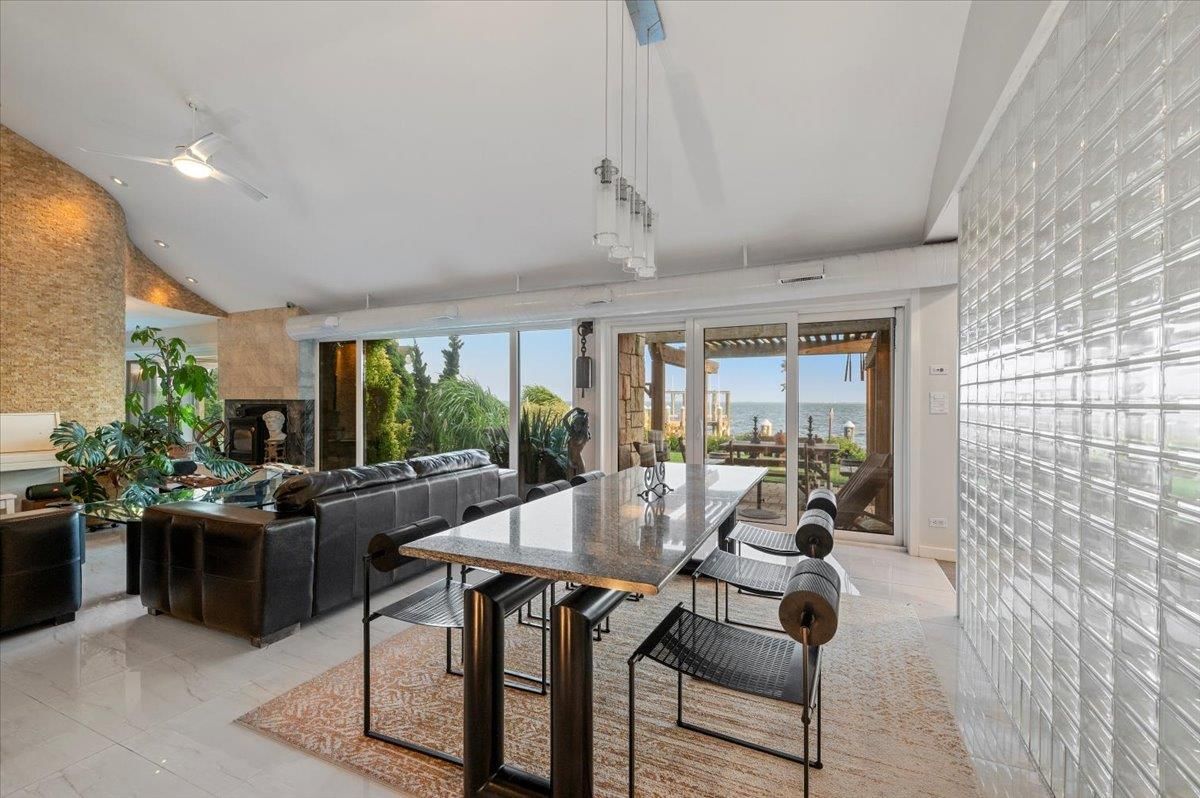 Dining room, Interior, Living room, Pendant Lights, Recessed Lighting, Water