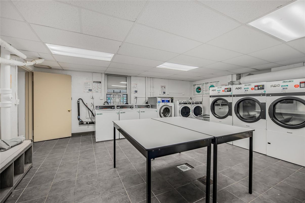 Game Room, Interior, Recessed Lighting, Washer
