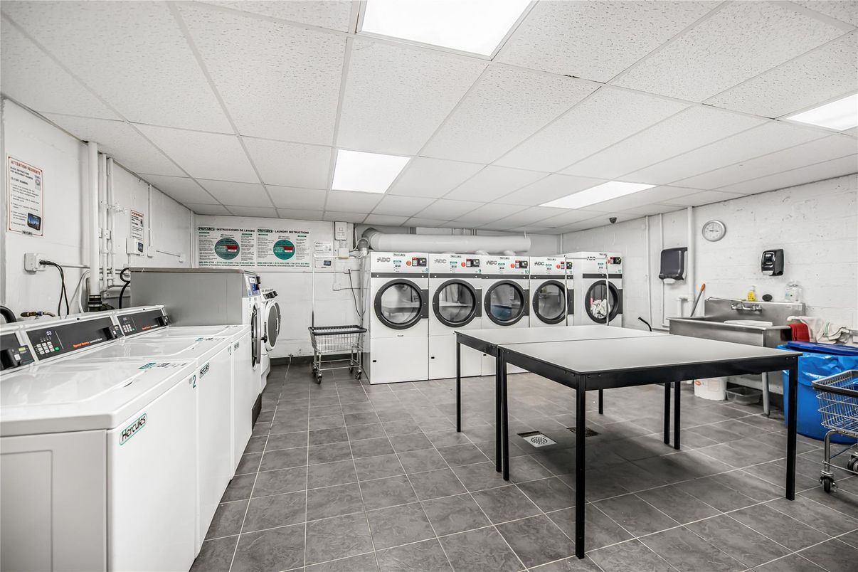 Game Room, Interior, Washer
