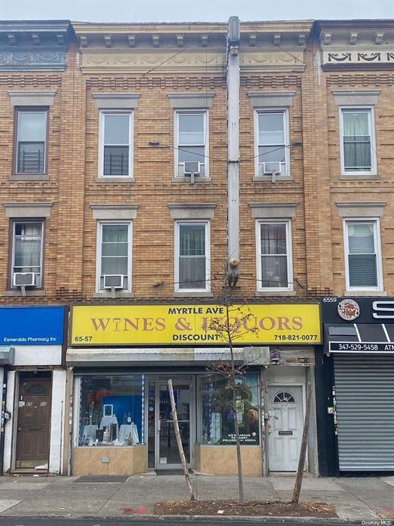 Exterior, Facade, Brick Facade, Rowhouse