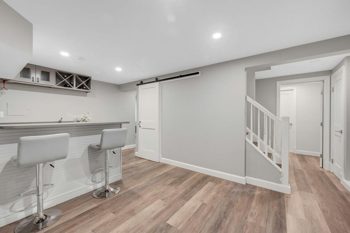 Interior, Recessed Lighting, Wood Texture Flooring