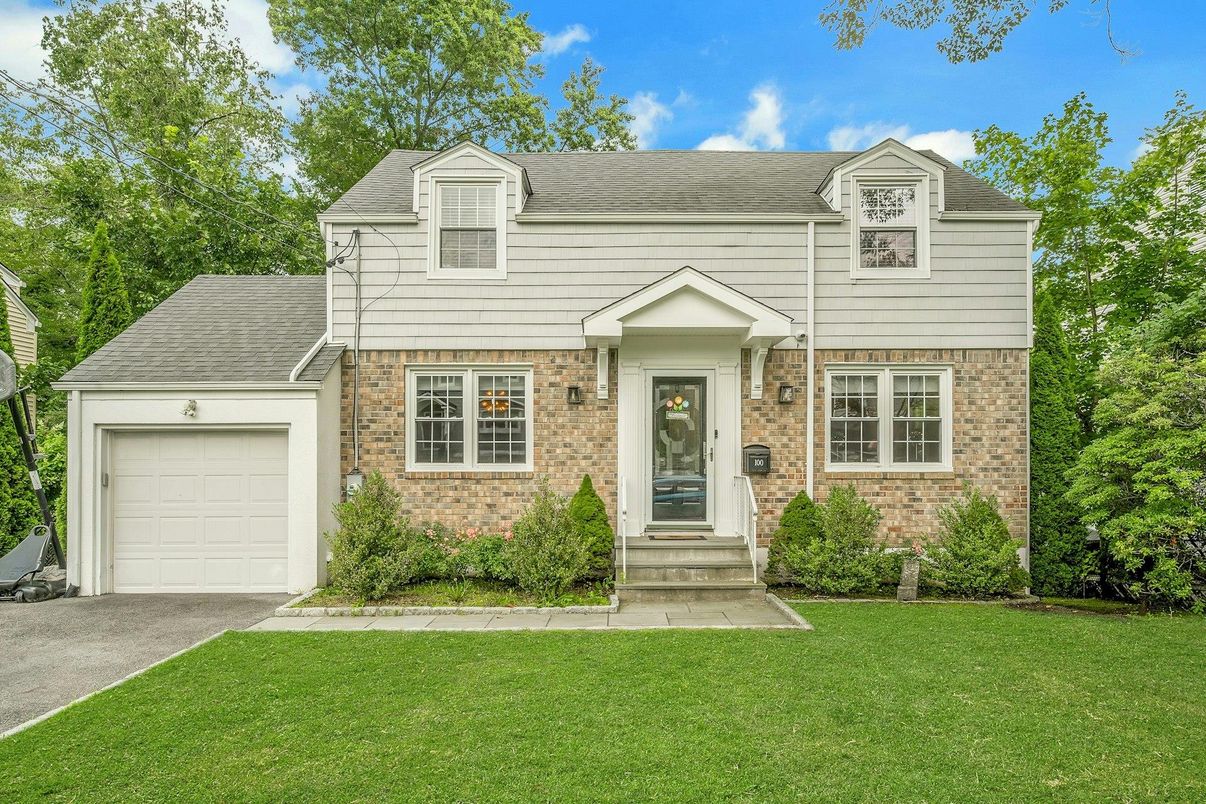 Attached, Exterior, Facade, Brick Facade, Cape Cod