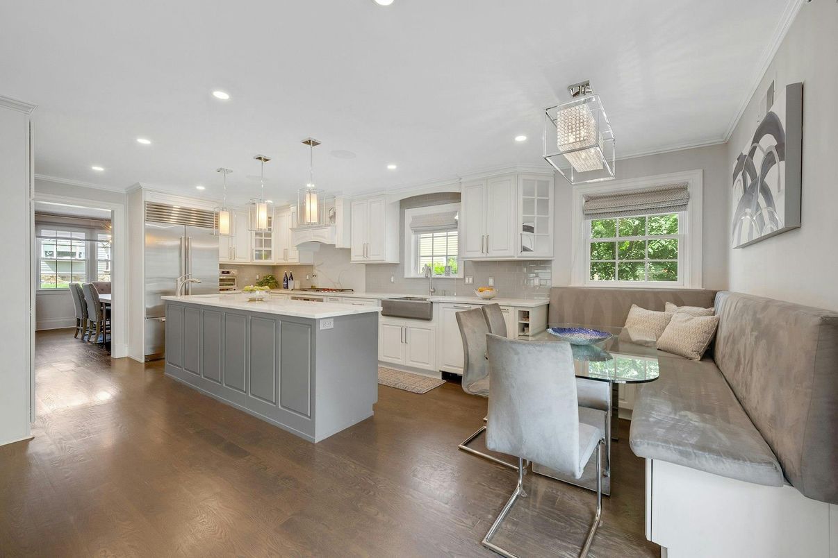 Dining room, Interior, Kitchen, Pendant Lights, Recessed Lighting, Wood Texture Flooring