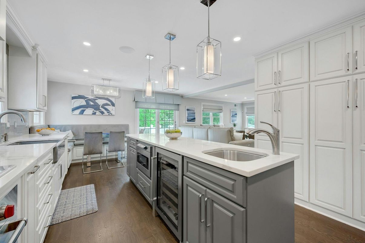 Dining room, Interior, Kitchen, Pendant Lights, Recessed Lighting, Wood Texture Flooring