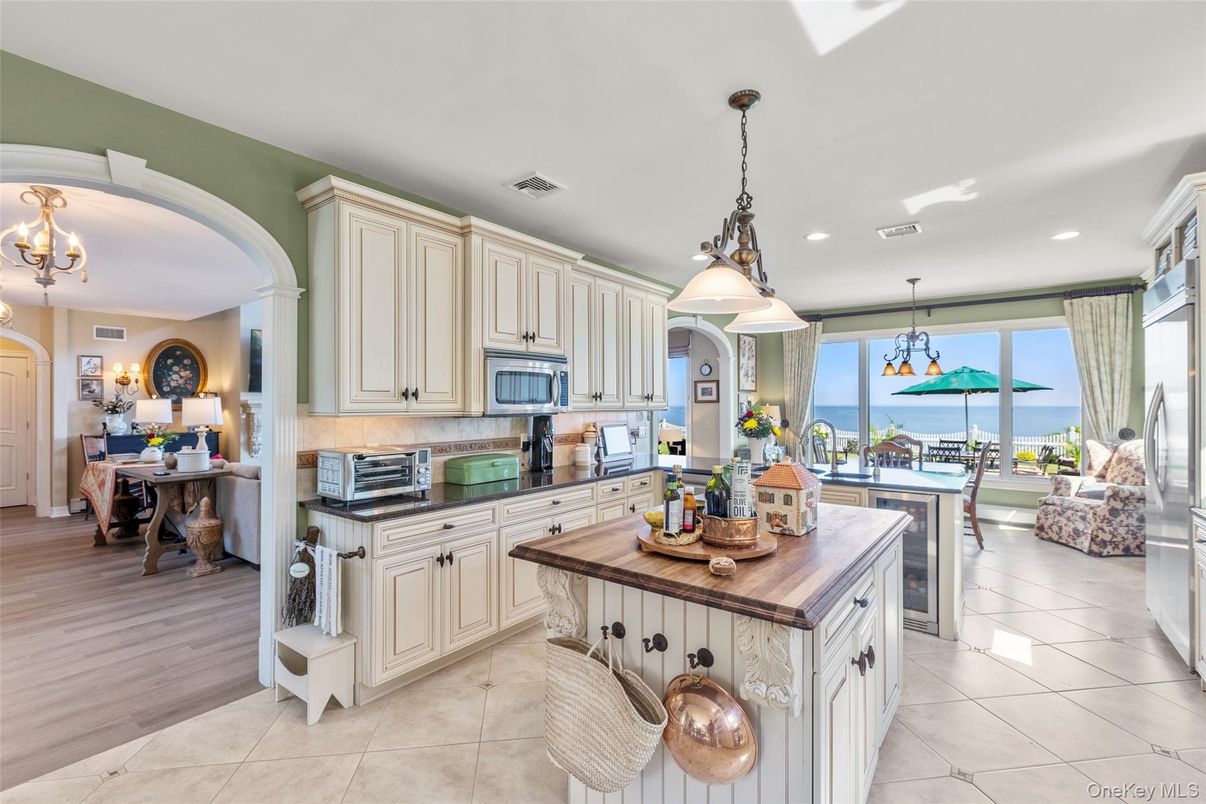Chandelier, Dining room, Interior, Kitchen, Pendant Lights, Recessed Lighting, Stainless Steel Appliances, Water