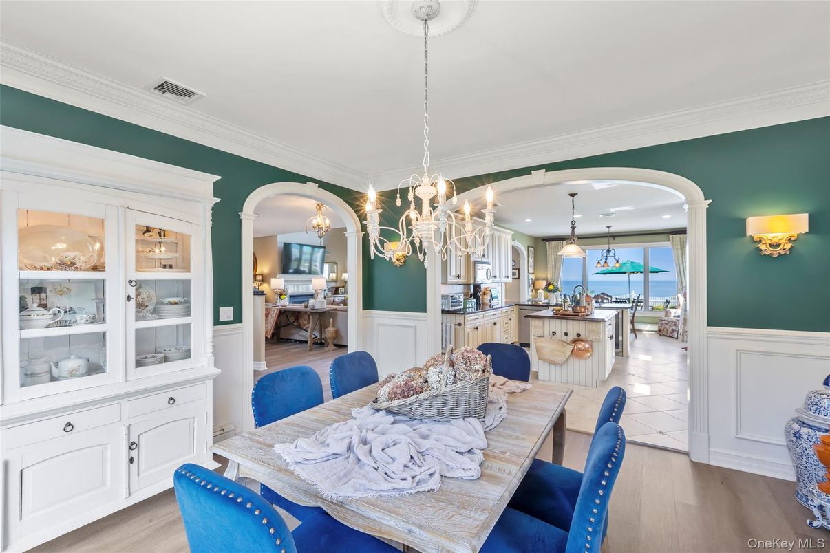 Chandelier, Dining room, Interior, Kitchen, Pendant Lights, Recessed Lighting, Wood Texture Flooring