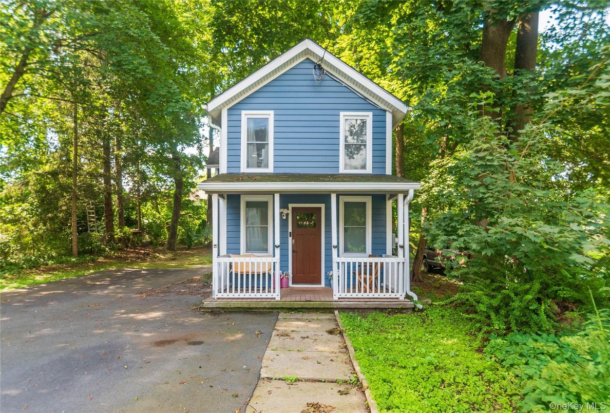 Exterior, Facade, Queen Anne Victorian