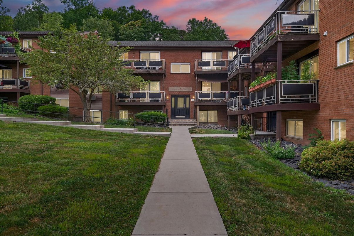 Backyard, Exterior, Facade, Brick Facade, Rowhouse