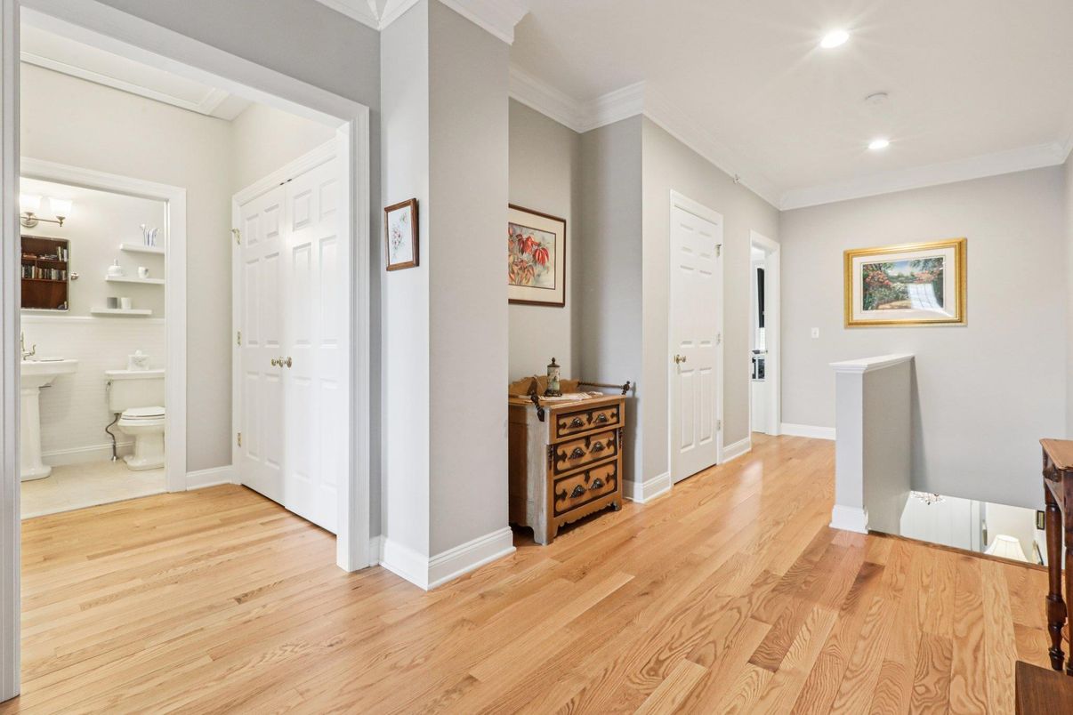 Bathroom, Interior, Recessed Lighting, Wood Texture Flooring