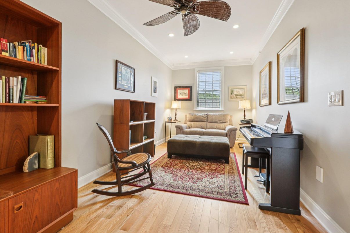 Interior, Piano, Recessed Lighting, Wood Texture Flooring
