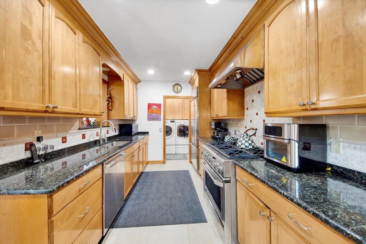 Interior, Kitchen, Recessed Lighting, Washer