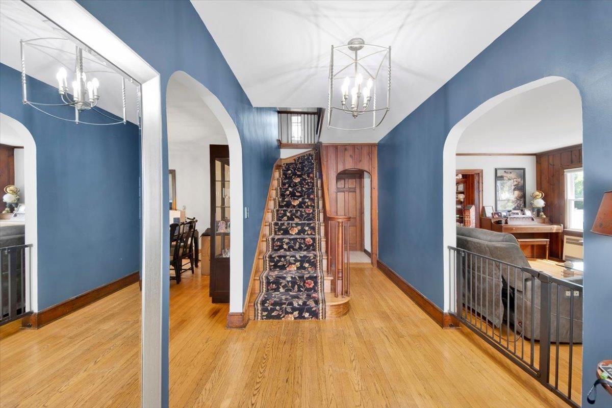 Interior, Pendant Lights, Wood Texture Flooring