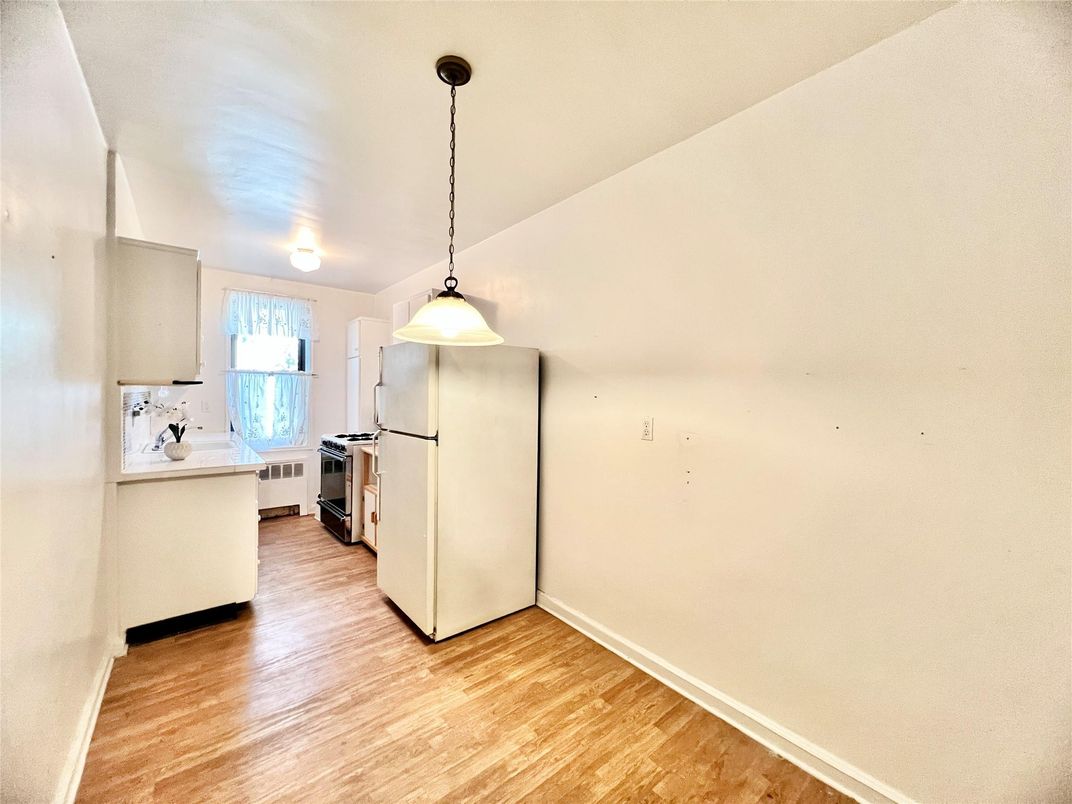 Interior, Kitchen, Pendant Lights, Wood Texture Flooring