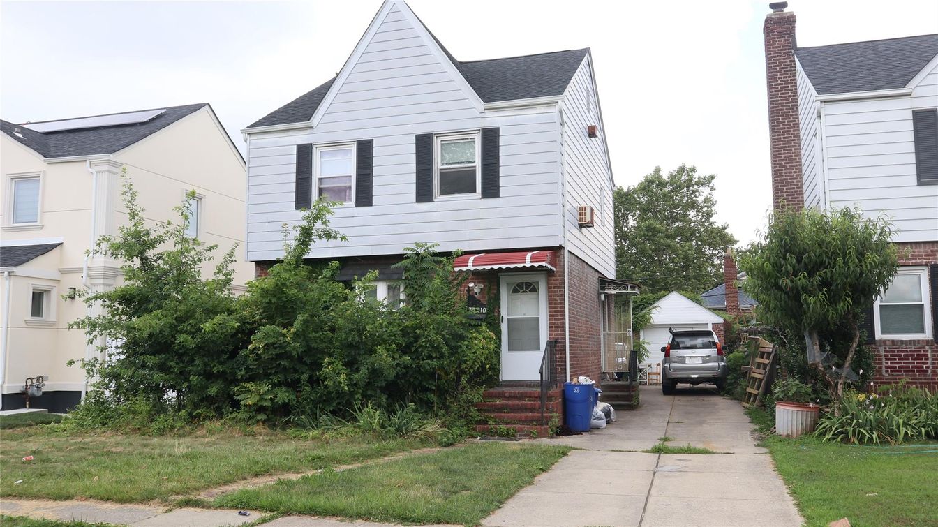 Exterior, Facade, Brick Facade, Queen Anne Victorian