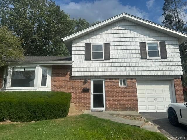 Attached, Exterior, Facade, Brick Facade, Split Level