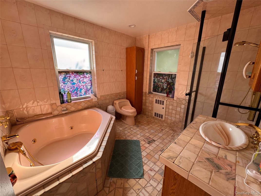 Bathroom, Interior, Recessed Lighting, Tile Countertops