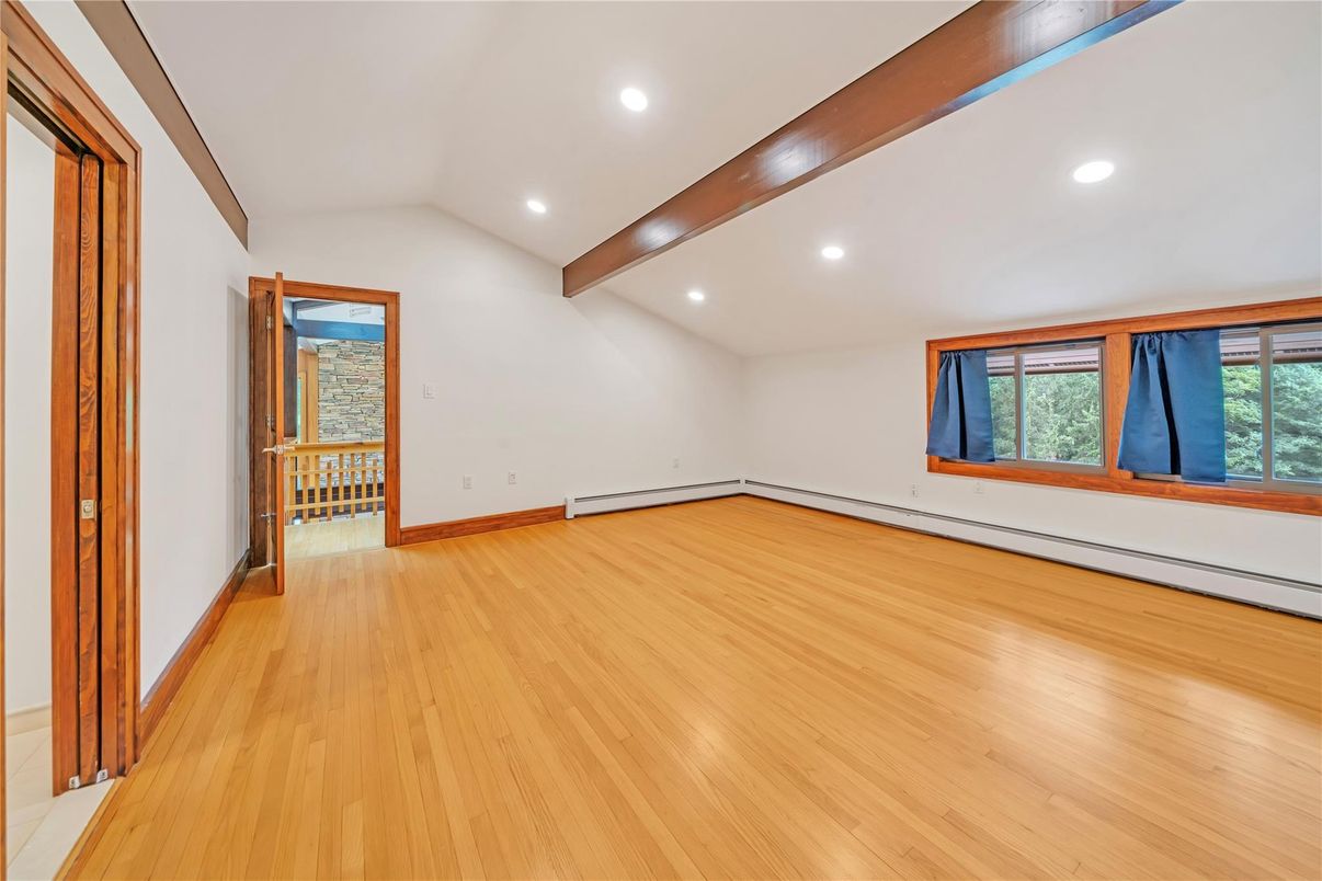 Empty room, Interior, Recessed Lighting, Wooden Beams, Wood Texture Flooring