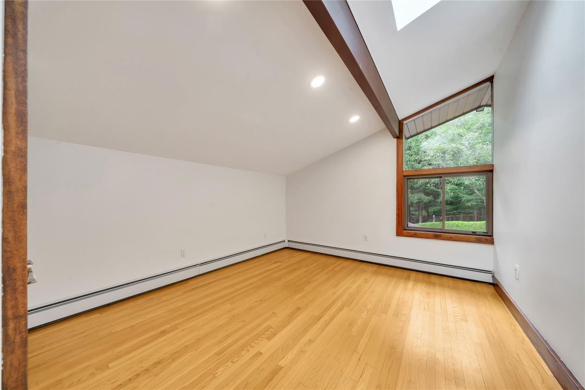 Empty room, Interior, Recessed Lighting, Wooden Beams, Wood Texture Flooring