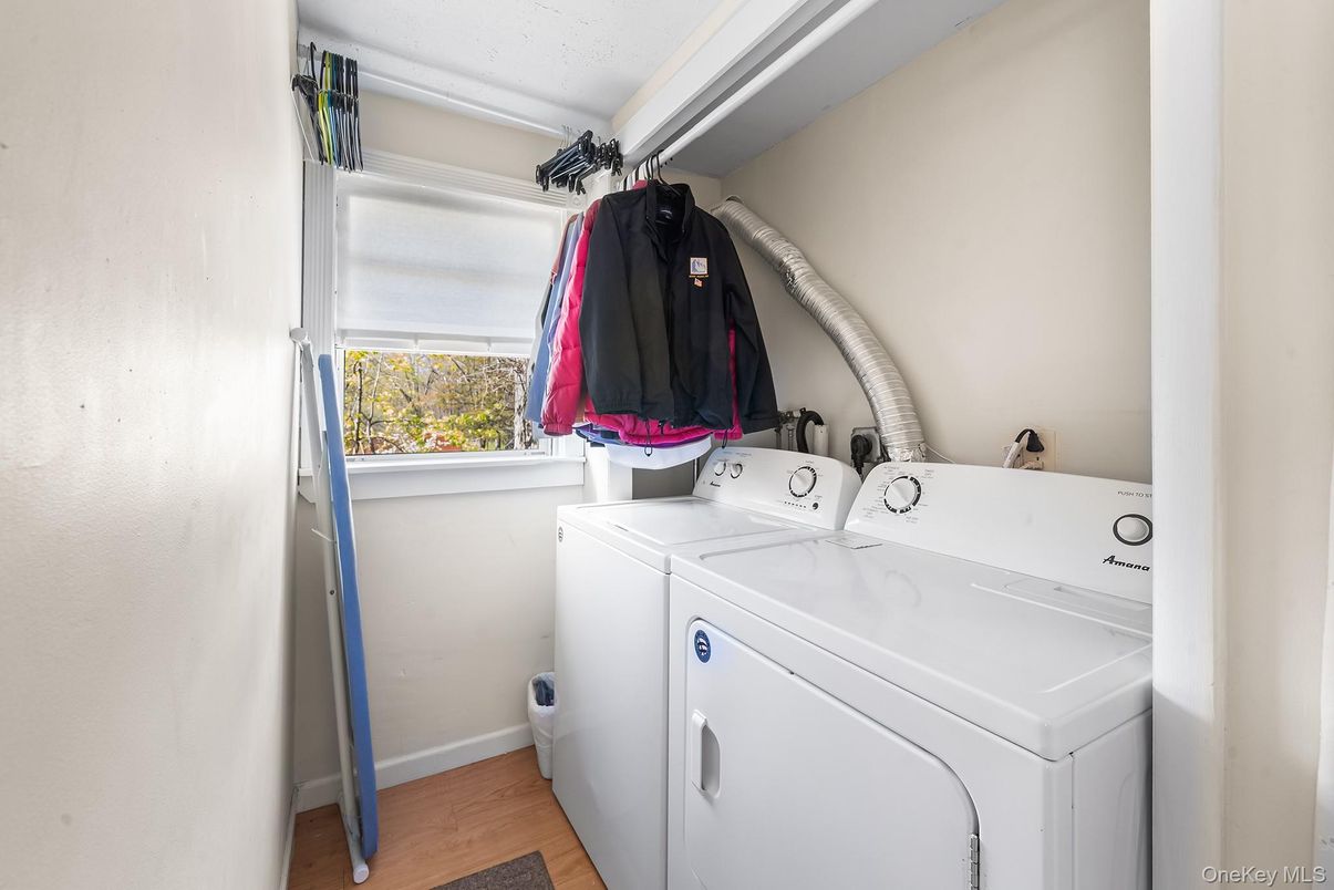 Interior, Washer, Wood Texture Flooring