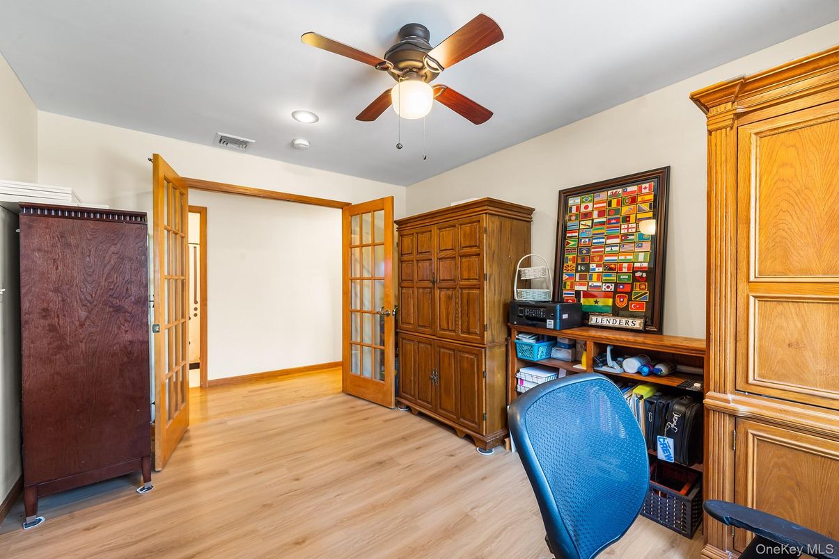 Home Office, Interior, Recessed Lighting, Wood Texture Flooring