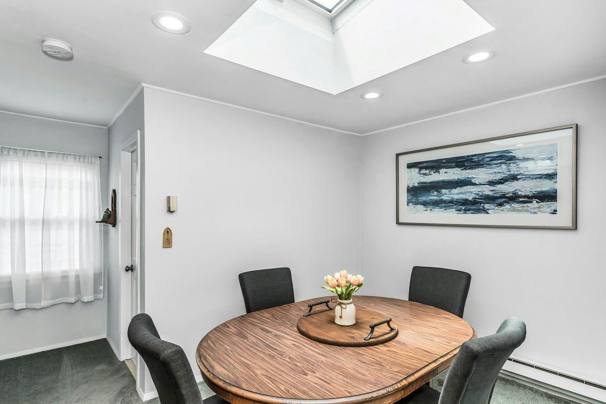 Dining room, Interior, Recessed Lighting