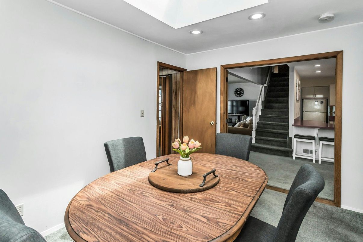 Dining room, Interior, Kitchen, Recessed Lighting