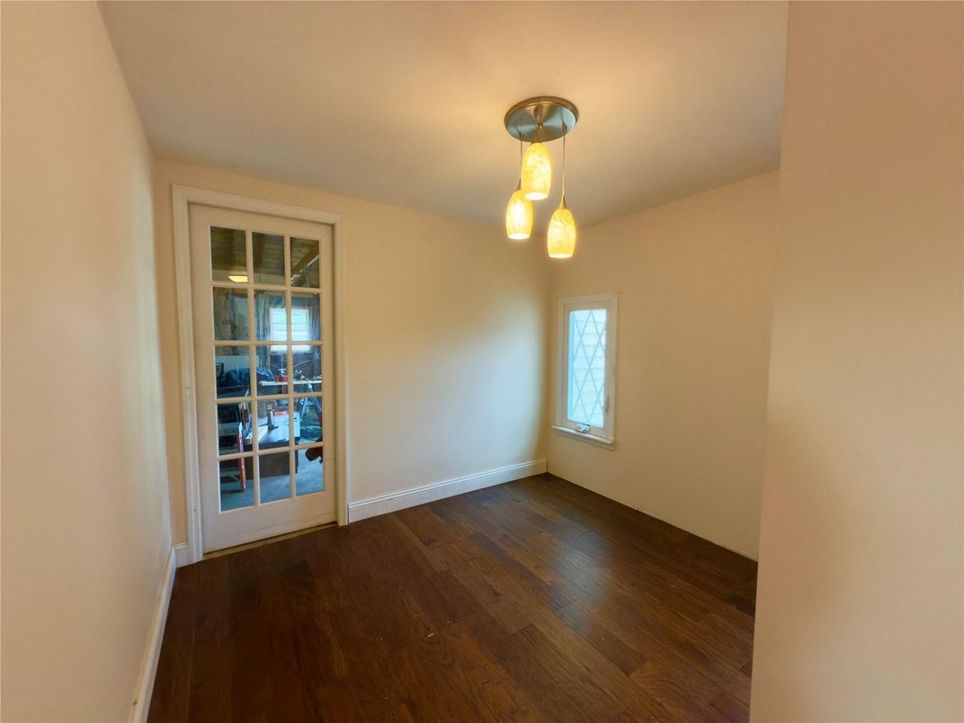Empty room, Interior, Pendant Lights, Wood Texture Flooring