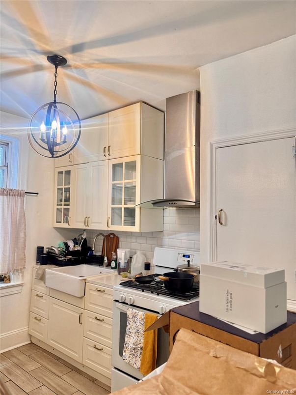 Interior, Kitchen, Pendant Lights, Wood Texture Flooring