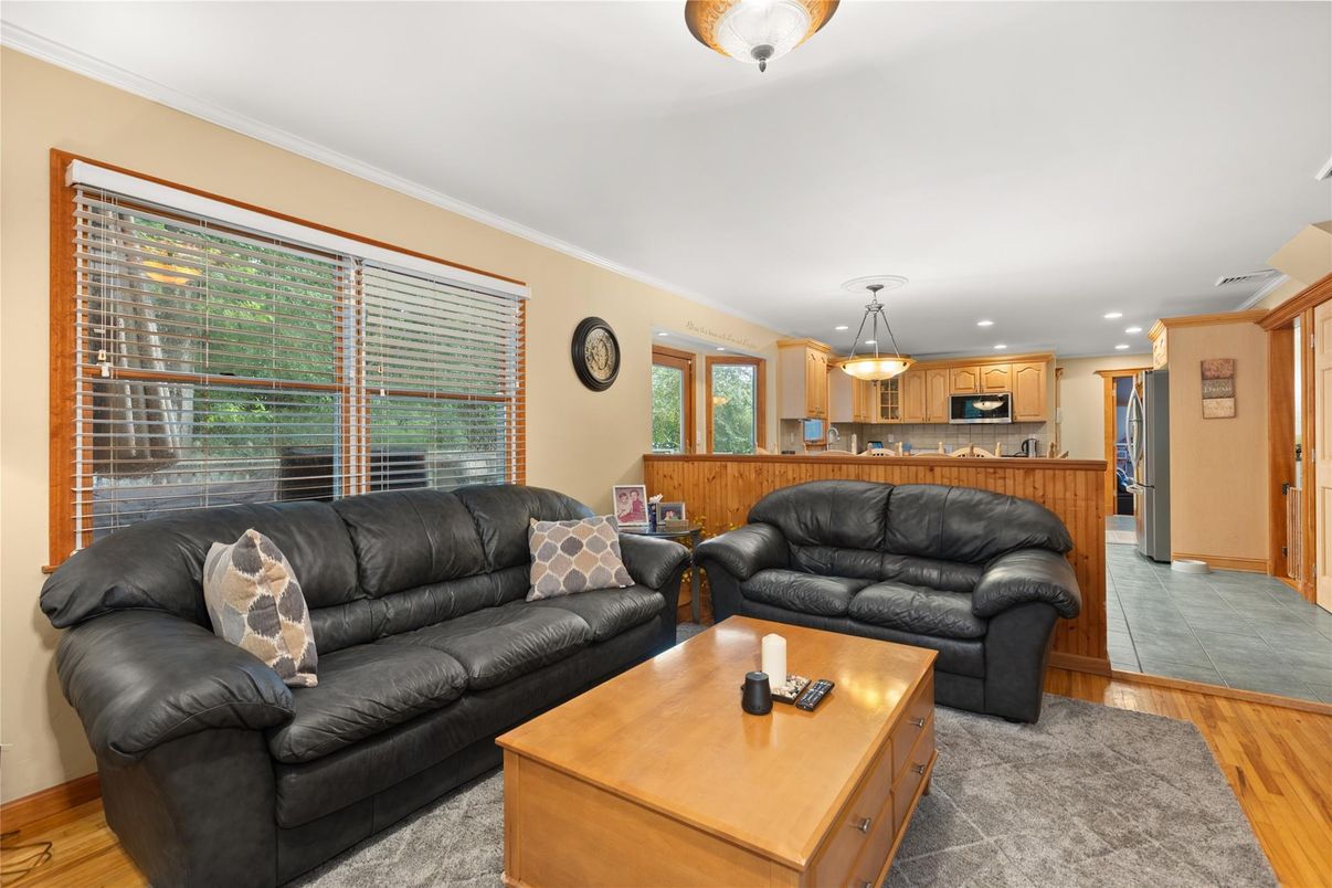 Interior, Kitchen, Living room, Pendant Lights, Recessed Lighting, Wood Texture Flooring