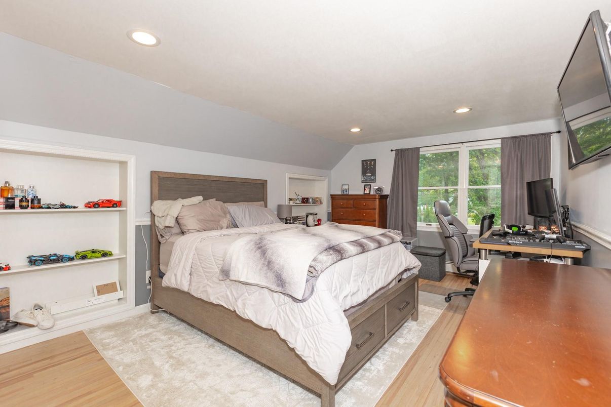 Bedroom, Home Office, Interior, Recessed Lighting, Wood Texture Flooring