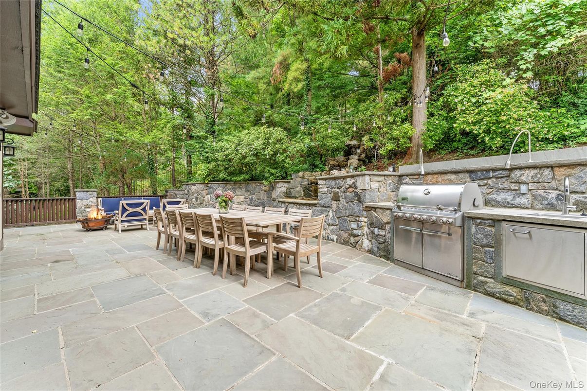 Exterior, Outdoor Kitchen