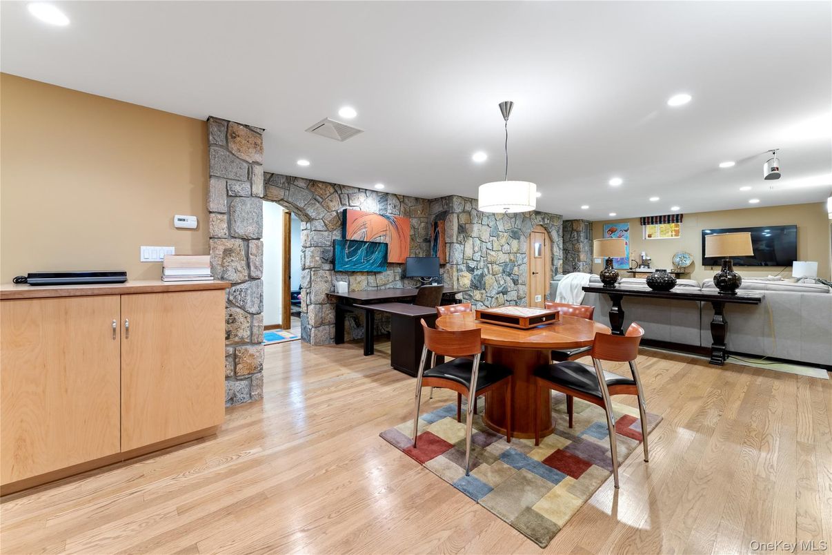 Dining room, Interior, Pendant Lights, Recessed Lighting, Stone Walls, Wood Texture Flooring