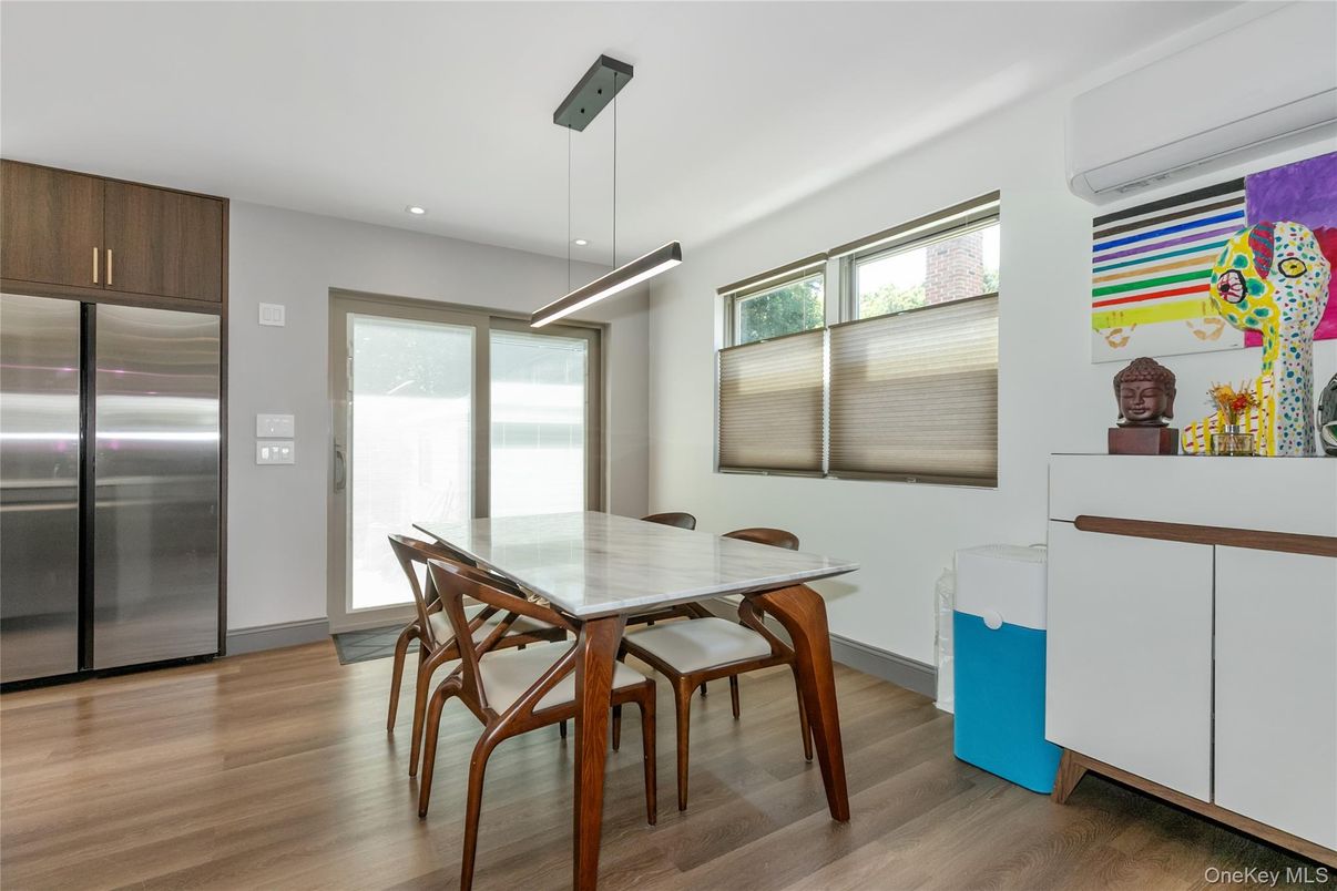 Dining room, Elevator, Interior, Pendant Lights, Recessed Lighting, Wood Texture Flooring