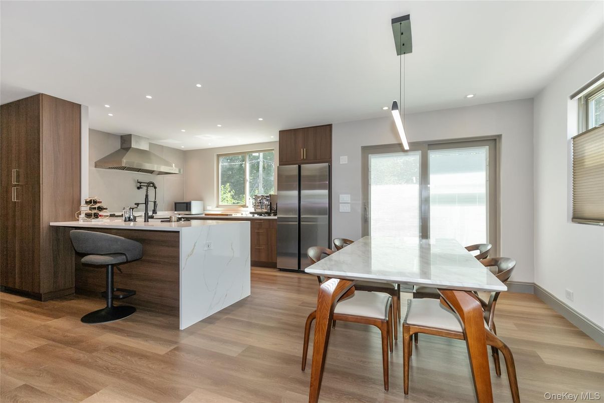 Dining room, Interior, Kitchen, Pendant Lights, Recessed Lighting, Stainless Steel Appliances, Wood Texture Flooring