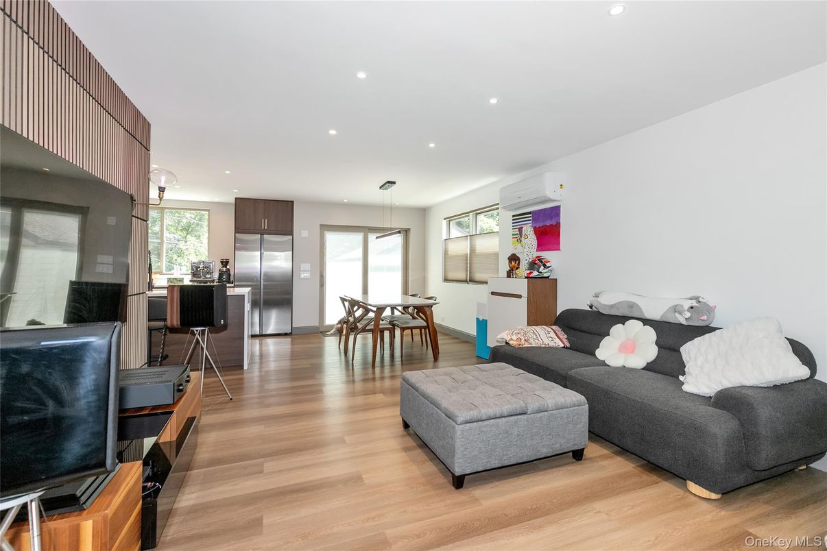 Dining room, Interior, Kitchen, Living room, Pendant Lights, Recessed Lighting, Stainless Steel Appliances, Wood Texture Flooring