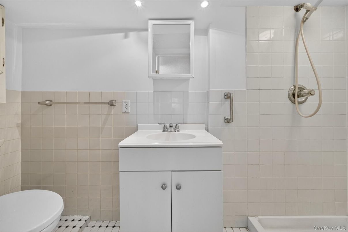 Bathroom, Interior, Recessed Lighting