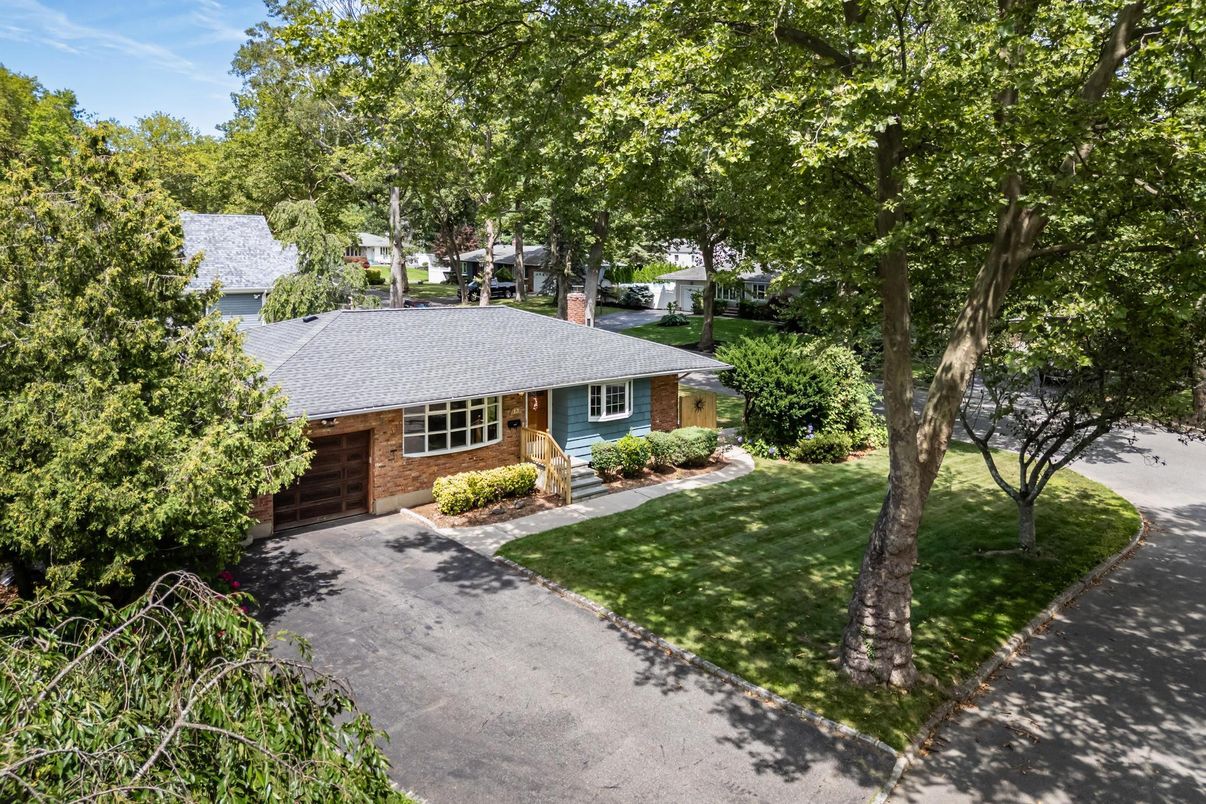 Attached, Exterior, Facade, Brick Facade, Cape Cod