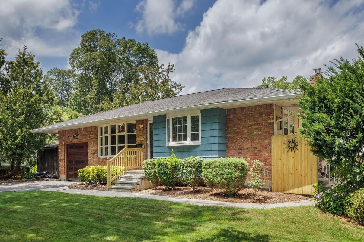 Attached, Exterior, Facade, Brick Facade, Ranch