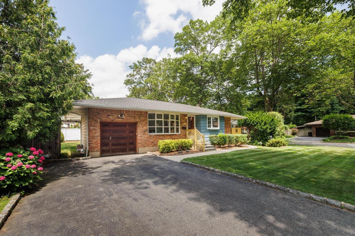 Attached, Exterior, Facade, Brick Facade, Ranch