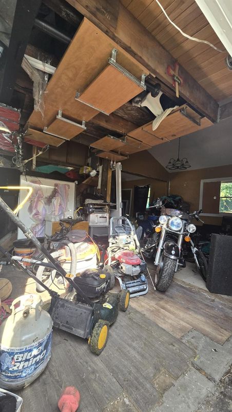 Garage, Interior