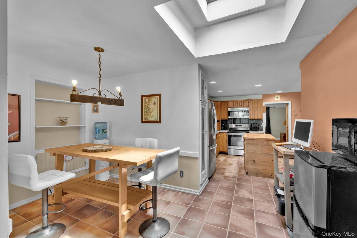 Chandelier, Dining room, Interior, Kitchen, Pendant Lights, Recessed Lighting, Stainless Steel Appliances