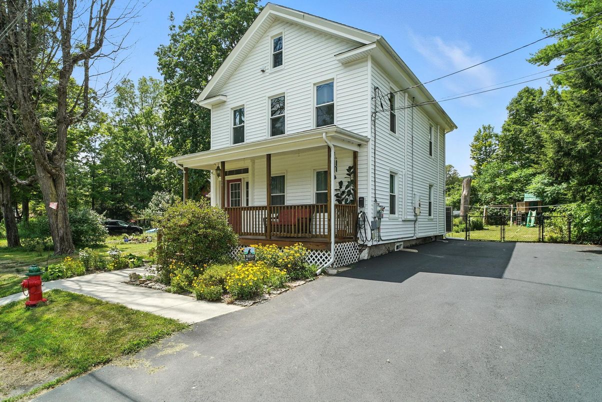Backyard, Exterior, Facade, Queen Anne Victorian