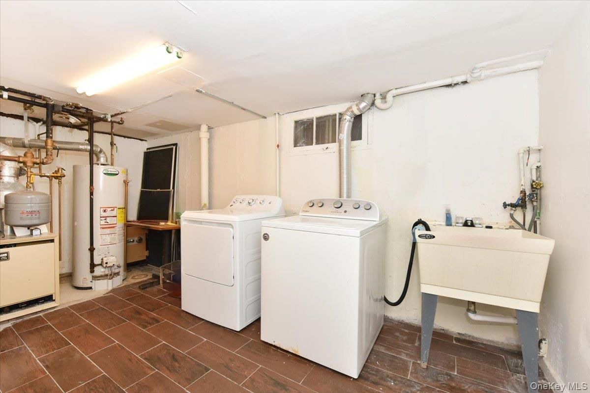 Interior, Washer, Wood Texture Flooring