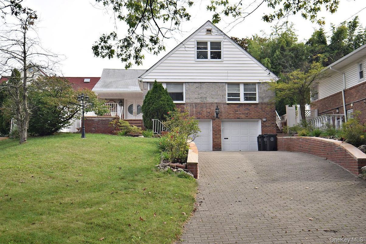 Attached, Exterior, Facade, Brick Facade, Split Level