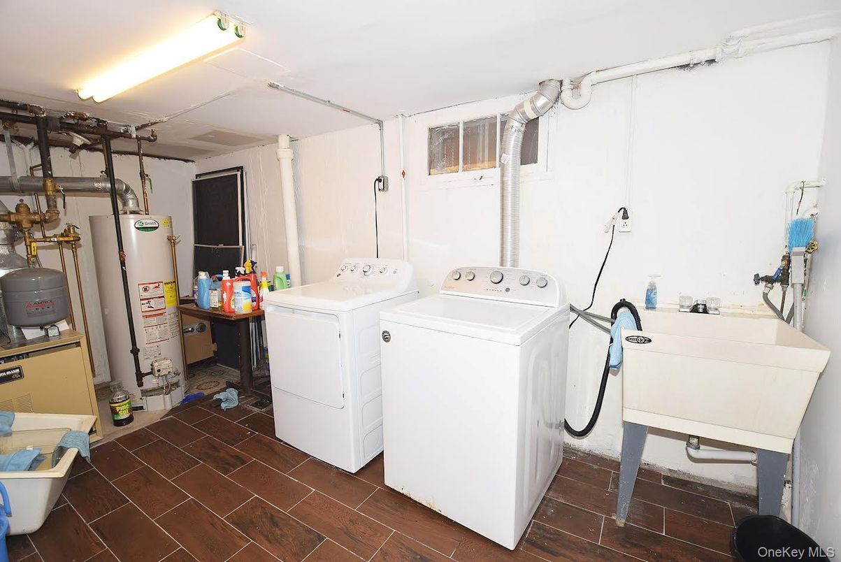 Interior, Washer, Wood Texture Flooring