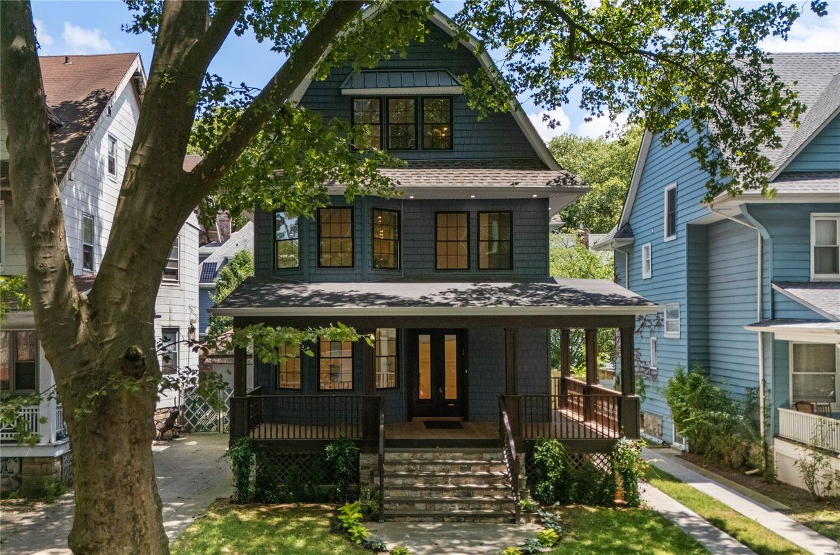 Exterior, Facade, Queen Anne Victorian