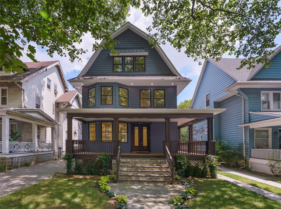 Exterior, Facade, Queen Anne Victorian